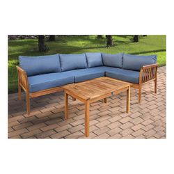 Sofa-esquinero-exterior---mesa-con-almohadones