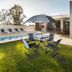 Set-para-jardin-4-sillas-mesa-sombrilla-gris-oscuro