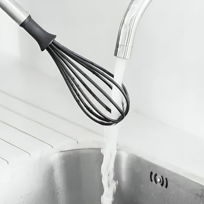 Batidor-manual-nylon-con-mango-acero-inoxidable